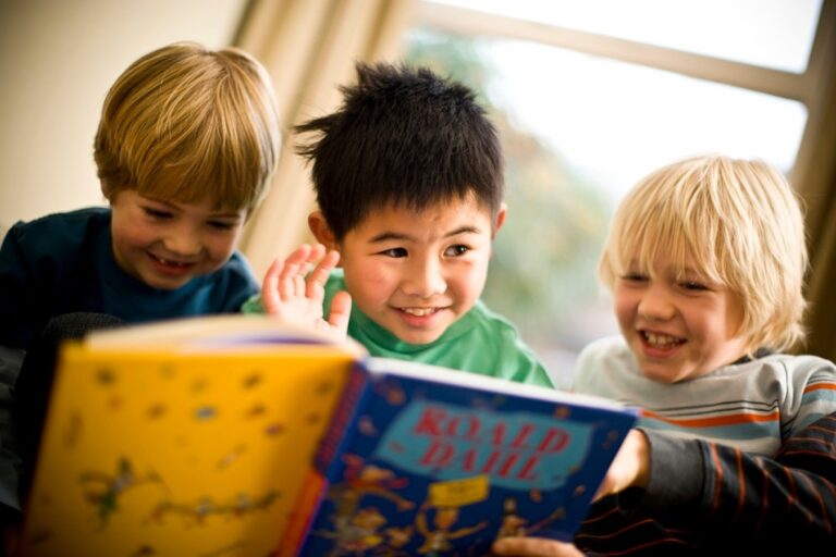 ¿Por qué los niños aprenden inglés más rápido que los adultos?